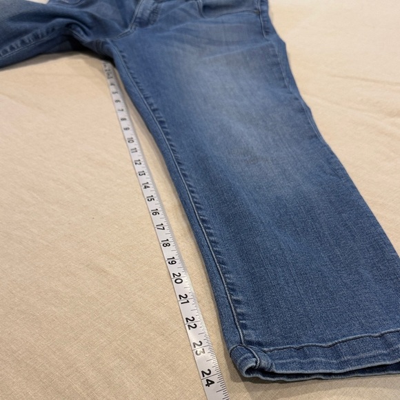 Kut from the Kloth Straight Leg Cropped Blue Jeans size 10 button and zip fly - Picture 9 of 11